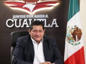 El secretario de Seguridad y Protección Ciudadana federal, Omar García Harfuch, confirmó este sábado la detención de Jesús Corona Damián, presidente municipal de Cuautla, Morelos. La captura se ejecutó en cumplimiento de una orden de aprehensión emitida por la Fiscalía General de la República (FGR) por los presuntos delitos de delincuencia organizada y extorsión.