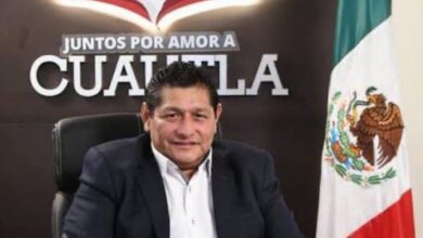 El secretario de Seguridad y Protección Ciudadana federal, Omar García Harfuch, confirmó este sábado la detención de Jesús Corona Damián, presidente municipal de Cuautla, Morelos. La captura se ejecutó en cumplimiento de una orden de aprehensión emitida por la Fiscalía General de la República (FGR) por los presuntos delitos de delincuencia organizada y extorsión.