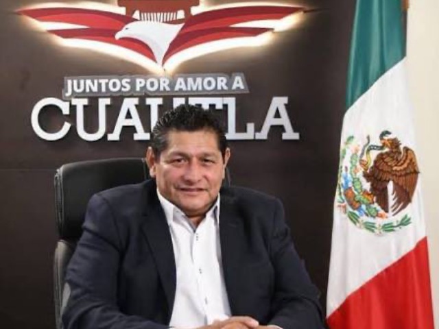 El secretario de Seguridad y Protección Ciudadana federal, Omar García Harfuch, confirmó este sábado la detención de Jesús Corona Damián, presidente municipal de Cuautla, Morelos. La captura se ejecutó en cumplimiento de una orden de aprehensión emitida por la Fiscalía General de la República (FGR) por los presuntos delitos de delincuencia organizada y extorsión.