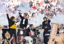 La gran final de la UEFA Champions League 2026 no solo hizo vibrar a los apasionados del fútbol por el esperado duelo entre el Paris Saint-Germain (PSG) y el Arsenal, sino también por un espectáculo musical sin precedentes. La mítica banda estadounidense The Killers fue la encargada de encender los motores
