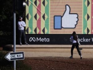 Meta comenzó este miércoles la ejecución de su plan para despedir a 8,000 empleados, equivalente a aproximadamente el 10% de su plantilla mundial, como parte de la estrategia del director ejecutivo Mark Zuckerberg