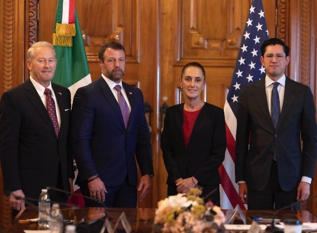 La presidenta de México, Claudia Sheinbaum Pardo, informó que sostuvo una reunión en Palacio Nacional con el secretario del Departamento de Seguridad Interior de Estados Unidos, Markwayne Mullin