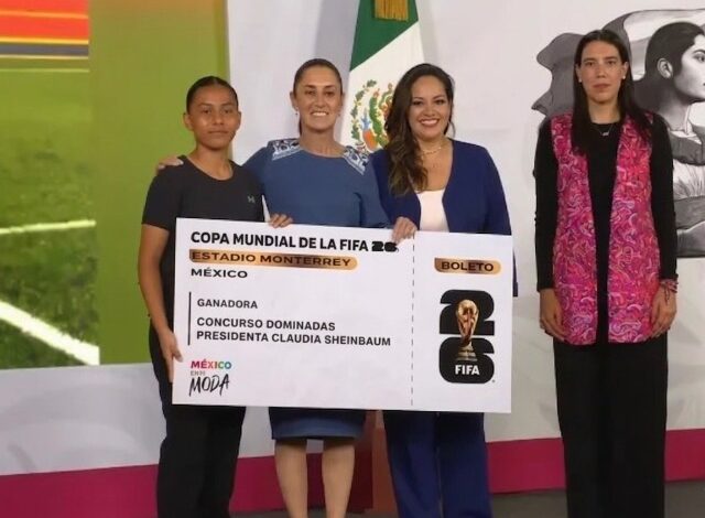En un emotivo encuentro celebrado durante "La Mañanera del Pueblo", la presidenta de México, Claudia Sheinbaum Pardo, hizo entrega oficial del boleto 001 para el partido inaugural de la Copa Mundial de la FIFA 2026 a Yolett Cervantes Cuaquehua