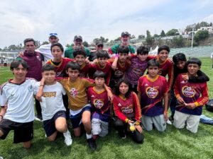 El sueño de llegar a la Liga MX está más cerca para la juventud de la Sierra Norte. Gracias al convenio estratégico entre el Ayuntamiento y la Universidad del Deporte de Puebla, la presidenta municipal, Bety Sánchez
