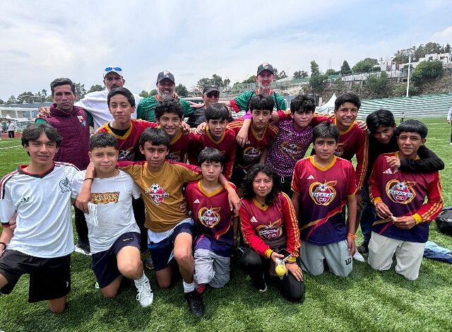 El sueño de llegar a la Liga MX está más cerca para la juventud de la Sierra Norte. Gracias al convenio estratégico entre el Ayuntamiento y la Universidad del Deporte de Puebla, la presidenta municipal, Bety Sánchez