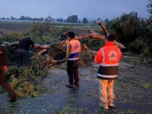 El Gobierno Municipal de San Martín Texmelucan, a través de la Secretaría de Gobernación y el Centro Integral de Gestión de Riesgos, activó brigadas de emergencia tras la intensa lluvia registrada la tarde de este lunes