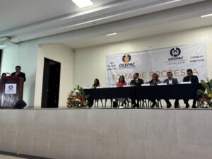 El presidente del XXIX Consejo Directivo del Colegio de Ingenieros Civiles del Estado de Puebla (CICEPAC), Dr. Alejandro Muñoz Muratalla, encabezó la toma de protesta del Consejo Directivo de la Delegación Teziutlán