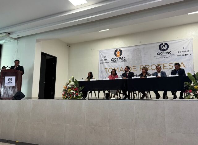 El presidente del XXIX Consejo Directivo del Colegio de Ingenieros Civiles del Estado de Puebla (CICEPAC), Dr. Alejandro Muñoz Muratalla, encabezó la toma de protesta del Consejo Directivo de la Delegación Teziutlán