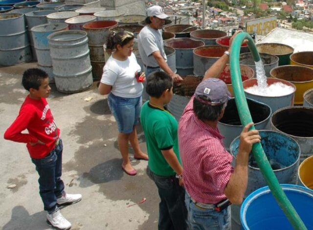 Habitantes del sur de la capital poblana solicitaron formalmente este sábado al Ayuntamiento de Puebla mejorar el servicio de agua potable en sus comunidades, exigiendo un incremento inmediato en la distribución del recurso.
