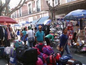 Luego de que vendedores ambulantes abarrotaran las principales calles del Centro Histórico con la venta de productos alusivos al Mundial,