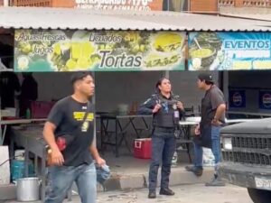 Un hombre murió este miércoles tras ser atacado a balazos frente al Hospital General del Sur, en la unidad habitacional Infonavit Agua Santa.