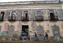 El Ayuntamiento de Puebla ha emitido una decena de avisos de riesgo a igual número de propietarios de casonas antiguas ubicadas en el primer cuadro del Centro Histórico de la ciudad. El objetivo de estas notificaciones es que los dueños se ocupen de dar mantenimiento a los inmuebles y se evite el colapso de las estructuras.