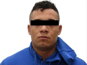 La Fiscalía General de Justicia del Estado de México (FGJEM) confirmó la detención de David “N”, conocido como “El Deivid” o “El Chino”, identificado como presunto líder del grupo criminal “La Chokiza”
