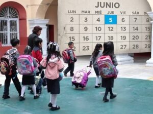 La Secretaría de Educación Pública (SEP) anunció una modificación extraordinaria al calendario escolar 2025-2026, adelantando el cierre de clases al 5 de junio de 2026, más de un mes antes de la fecha originalmente prevista (15 de julio).