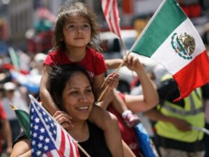 Las mujeres mexicanas que trabajan en Estados Unidos generan más de un billón de dólares anuales para la economía estadounidense