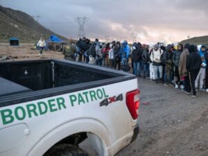 México y Estados Unidos destacaron que el número de migrantes irregulares que intentan cruzar la frontera común alcanzó su nivel más bajo en 50 años