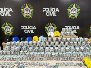 La policía de Brasil informó este viernes que incautó cerca de Río de Janeiro unos 200,000 estampas falsificadas para el tradicional álbum del Mundial 2026 de la firma Panini, un producto que ya causa furor en el único país pentacampeón del torneo.