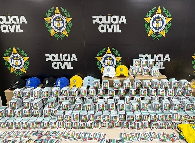 La policía de Brasil informó este viernes que incautó cerca de Río de Janeiro unos 200,000 estampas falsificadas para el tradicional álbum del Mundial 2026 de la firma Panini, un producto que ya causa furor en el único país pentacampeón del torneo.