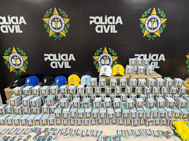 La policía de Brasil informó este viernes que incautó cerca de Río de Janeiro unos 200,000 estampas falsificadas para el tradicional álbum del Mundial 2026 de la firma Panini, un producto que ya causa furor en el único país pentacampeón del torneo.