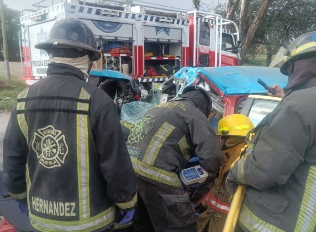 Un taxista perdió la vida prensado al interior de su unidad tras impactarse contra la parte trasera de un camión de carga en la carretera Amozoc–Oriental