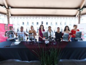 La presidenta municipal Bety Sánchez, acompañada de jueces de paz y comités organizadores, presentó las carteleras oficiales de las fiestas patronales que se celebrarán durante el mes de mayo en diversas comunidades de Zacatlán.