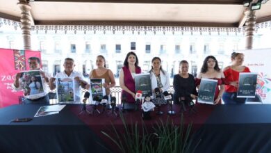 La presidenta municipal Bety Sánchez, acompañada de jueces de paz y comités organizadores, presentó las carteleras oficiales de las fiestas patronales que se celebrarán durante el mes de mayo en diversas comunidades de Zacatlán.