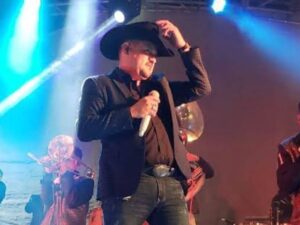 El medio artístico y el género regional mexicano se encuentran en alerta tras confirmarse que Adán Lozano, exvocalista de la Banda San Miguel, fue víctima de un ataque armado la noche del domingo 7 de junio en el municipio de Tlajomulco de Zúñiga, Jalisco