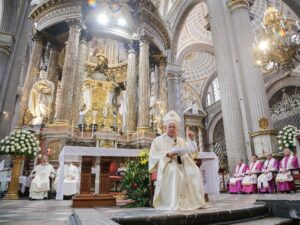 Tras cinco décadas de guiar con templanza y entrega el caminar espiritual de la Iglesia y consolidar una vida entera al servicio de Dios, el Arzobispo de Puebla, Monseñor Víctor Sánchez Espinosa, celebra un legado profundamente marcado por la cercanía con sus comunidades, la vocación de servicio y una inquebrantable dedicación al ministerio.