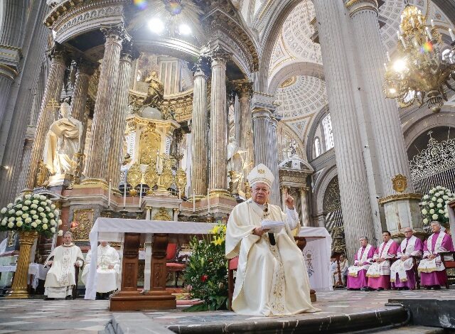 Tras cinco décadas de guiar con templanza y entrega el caminar espiritual de la Iglesia y consolidar una vida entera al servicio de Dios, el Arzobispo de Puebla, Monseñor Víctor Sánchez Espinosa, celebra un legado profundamente marcado por la cercanía con sus comunidades, la vocación de servicio y una inquebrantable dedicación al ministerio.