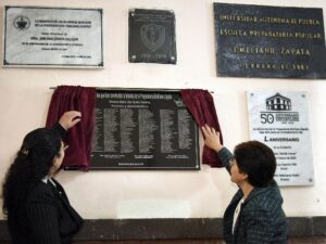 La rectora de la BUAP, Lilia Cedillo Ramírez, realizó un recorrido de supervisión por la nueva sede de la Preparatoria Emiliano Zapata