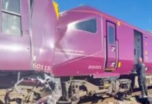 Una trágica colisión por alcance entre dos trenes de pasajeros en las cercanías de Bedford, en el centro de Inglaterra, ha dejado un saldo de un muerto y al menos 89 heridos la tarde de este viernes 19 de junio.