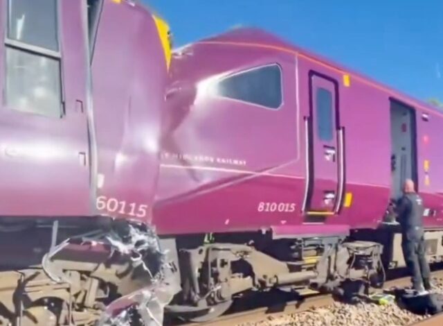 Una trágica colisión por alcance entre dos trenes de pasajeros en las cercanías de Bedford, en el centro de Inglaterra, ha dejado un saldo de un muerto y al menos 89 heridos la tarde de este viernes 19 de junio.