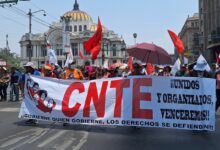 A solo dos días de la inauguración del Mundial, la Coordinadora Nacional de Trabajadores de la Educación (CNTE) ratificó la continuidad de su huelga nacional por tiempo indefinido. Tras ser frenados por un intenso operativo de seguridad que impidió su avance hacia el Estadio Banorte (antes conocido como Estadio Azteca)