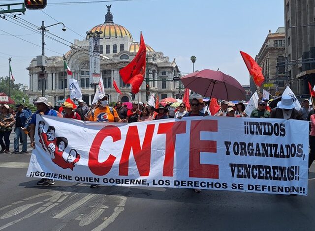 A solo dos días de la inauguración del Mundial, la Coordinadora Nacional de Trabajadores de la Educación (CNTE) ratificó la continuidad de su huelga nacional por tiempo indefinido. Tras ser frenados por un intenso operativo de seguridad que impidió su avance hacia el Estadio Banorte (antes conocido como Estadio Azteca)