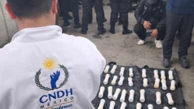 La Secretaría de Gobernación (Segob) confirmó de manera oficial el hallazgo y aseguramiento de una caja con 59 artefactos explosivos caseros en el interior de uno de los autobuses que trasladaba a presuntos estudiantes y maestros hacia la Ciudad de México