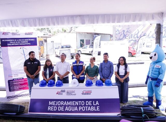Con el objetivo de acabar con las fugas recurrentes y mejorar el suministro para más de 6 mil habitantes, la presidenta municipal, Lupita Cuautle, dio el banderazo de inicio a los trabajos de modernización de la red de agua potable en la junta auxiliar de San Antonio Cacalotepec