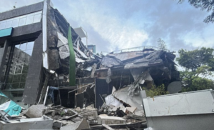 La cifra oficial de víctimas mortales tras los dos potentes terremotos que sacudieron el norte de Venezuela el miércoles ha ascendido a al menos 235 muertos y más de 4,300 heridos