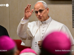 El papa León XIV arribó a Barcelona para presidir una histórica misa solemne y bendecir la recién culminada Torre de Jesucristo de la basílica de la Sagrada Familia.