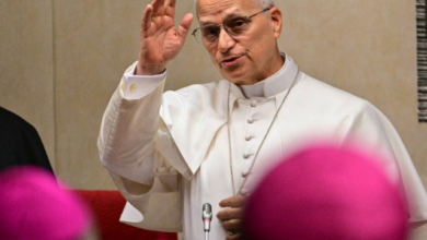 El papa León XIV arribó a Barcelona para presidir una histórica misa solemne y bendecir la recién culminada Torre de Jesucristo de la basílica de la Sagrada Familia.