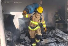 Una explosión por fuga de gas dejó a tres personas heridas de gravedad en una vivienda de Geovillas del Sur, fraccionamiento ubicado al sur de la capital poblana.