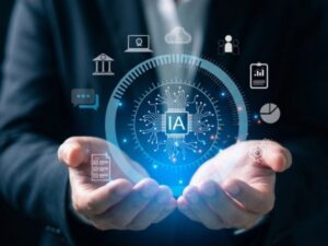 SHANGHÁI — El presidente de China, Xi Jinping, alertó este viernes que la inteligencia artificial (IA) no debe estar dominada por un solo país, al tiempo que instó a una mayor cooperación global para el desarrollo de esta tecnología durante su intervención en la Conferencia Mundial de Inteligencia Artificial (WAIC, por sus siglas en inglés) en Shanghái. "El desarrollo de la IA no debe ser una actuación en solitario de un solo país, sino una sinfonía de cooperación internacional", señaló Xi en la ceremonia de apertura del evento anual más importante para la industria tecnológica china. "Debemos oponernos conjuntamente a la interpretación excesiva del concepto de seguridad nacional en el ámbito de la IA o a anteponer la seguridad de un país a la de los demás", agregó el mandatario, en clara alusión a las restricciones impuestas por Estados Unidos y la Unión Europea a las importaciones de tecnología china. El debate sobre la seguridad: "Bajo control humano" La rápida expansión de los modelos de IA ha encendido las alarmas globales sobre su posible uso militar o el aprovechamiento malintencionado por parte de hackers y grupos terroristas. Frente a esto, Xi Jinping enfatizó la necesidad de establecer un marco regulatorio estricto. "Debemos establecer leyes y regulaciones, así como sistemas de monitoreo tecnológico, alerta temprana y respuesta ante emergencias, con el fin de garantizar que la IA esté siempre bajo control humano", apuntó, exigiendo un enfoque "centrado en las personas". Como parte de esta estrategia de gobernanza multilateral, el canciller chino, Wang Yi, firmó junto a representantes de 29 países —entre ellos Rusia, Pakistán e Indonesia— un acuerdo para fundar la Organización Mundial de Cooperación en Inteligencia Artificial. Esta nueva institución, con sede en Shanghái, buscará promover un desarrollo "saludable y ordenado" de la tecnología. Al evento también asistieron figuras internacionales clave como el secretario general de la ONU, António Guterres, y los primeros ministros de Camboya y Tailandia. China vs. Estados Unidos: La batalla por los costos y el hardware Aunque Estados Unidos mantiene el liderazgo en el desarrollo de microchips avanzados, infraestructura informática de vanguardia y modelos de gran inversión de capital, los modelos chinos avanzan con rapidez. "China es su competidor más cercano y completo", explicó a la AFP Poe Zhao, fundador de la publicación de análisis Hello China Tech. Las herramientas del gigante asiático ganan terreno a nivel global gracias a sus costos de implementación significativamente más bajos. Prueba de este avance es la presentación en la WAIC del nuevo modelo insignia de la startup pequinesa Moonshot AI, el Kimi K3, cuyo rendimiento promete rivalizar directamente con los principales desarrollos estadounidenses. Un mercado en expansión exponencial La WAIC reúne este año a más de 1.000 empresas que exhiben cerca de 3.000 productos. Entre las novedades tecnológicas destacan: MiniMax M3: Uno de los primeros teléfonos equipados con un agente autónomo de IA capaz de ejecutar tareas y administrar software sin intervención constante. Huawei Atlas 950: Un "supernodo" con arquitectura de vanguardia diseñado para optimizar el aprendizaje profundo y el razonamiento de datos. La inteligencia artificial se ha consolidado como un pilar estratégico de la política industrial china, respaldada por una inversión estatal masiva. Según datos oficiales, el consumo diario de tokens (la unidad de medida en el uso de IA) en China se ha multiplicado por 1.000 en los últimos dos años. El mercado local, valorado en 1.2 billones de yuanes en 2025 (177.000 millones de dólares), proyecta un crecimiento superior al 30% para el cierre de este año.