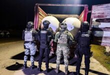 Elementos de la Secretaría de Seguridad Pública (SSP), en coordinación con la Secretaría de Marina (SEMAR) y la Guardia Nacional (GN), realizaron dos operativos simultáneos en este municipio, logrando el aseguramiento de vehículos y combustible de dudosa procedencia, así como la detención de una persona.