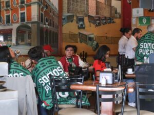 La fiebre mundialista ha transformado por completo los hábitos de consumo en la capital poblana. Juan José Sánchez Martínez, presidente local de la Cámara Nacional de la Industria de Restaurantes y Alimentos Condimentados (Canirac