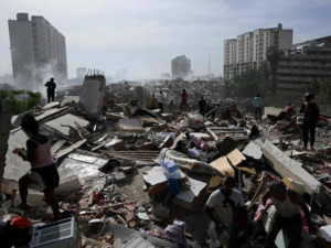 Una semana después de los devastadores terremotos que sacudieron a Venezuela, la desesperación de los familiares de las víctimas aumenta exponencialmente ante la falta de maquinaria pesada para remover escombros