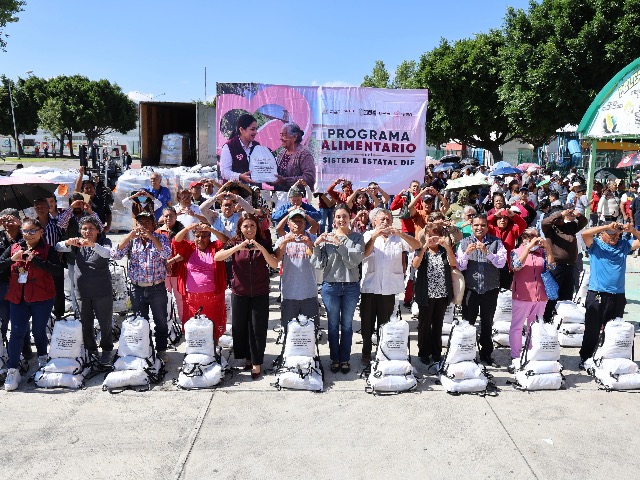 Con el objetivo de fortalecer la economía y el bienestar nutricional de las familias poblanas en situación de vulnerabilidad, el Sistema Estatal para el Desarrollo Integral de la Familia (SEDIF) puso en marcha la primera entrega del Programa de Asistencia Alimentaria a Personas