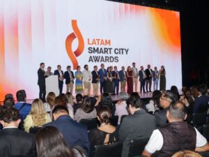 Con el firme objetivo de impulsar el desarrollo de ciudades inclusivas e innovadoras, el presidente municipal de Puebla, Pepe Chedraui, participó activamente en la Ceremonia de Premiación Smart City LATAM Awards. Este evento se consolidó como el acto central de la segunda jornada del Smart City Expo LATAM Congress 2026, el foro más importante de transformación urbana en la región.