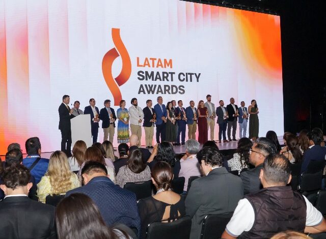 Con el firme objetivo de impulsar el desarrollo de ciudades inclusivas e innovadoras, el presidente municipal de Puebla, Pepe Chedraui, participó activamente en la Ceremonia de Premiación Smart City LATAM Awards. Este evento se consolidó como el acto central de la segunda jornada del Smart City Expo LATAM Congress 2026, el foro más importante de transformación urbana en la región.