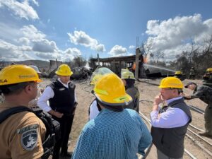 Tras registrarse una fuerte explosión en Tepeaca, el Gobierno del Estado de Puebla activó de inmediato los protocolos de atención y coordinación interinstitucional. El objetivo primordial de las autoridades ha sido salvaguardar la integridad de la población local.