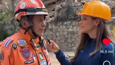 El reconocido rescatista mexicano Héctor Méndez, apodado el “Topo Mayor” y líder de la brigada internacional Topos Aztecas, protagonizó un tenso momento que se volvió viral en redes sociales tras rechazar enérgicamente el intento de una reportera de la televisión local venezolana