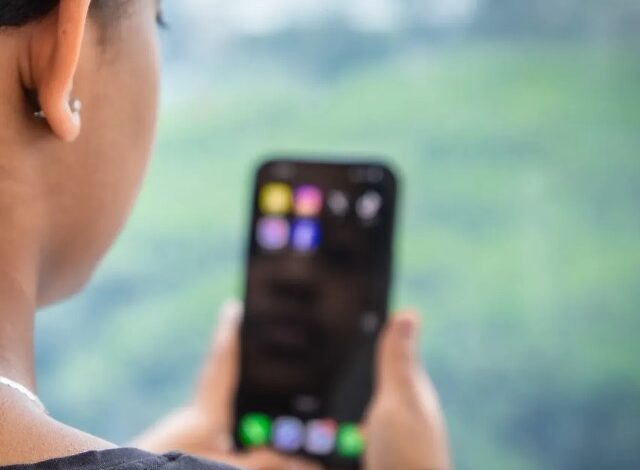De acuerdo con el más reciente informe global de la organización internacional UNICEF titulado "Disrupting Harm México: proteger a la niñez de la violencia sexual digital", la desprotección y los peligros en entornos digitales representan una crisis latente para la infancia y la adolescencia en el país.